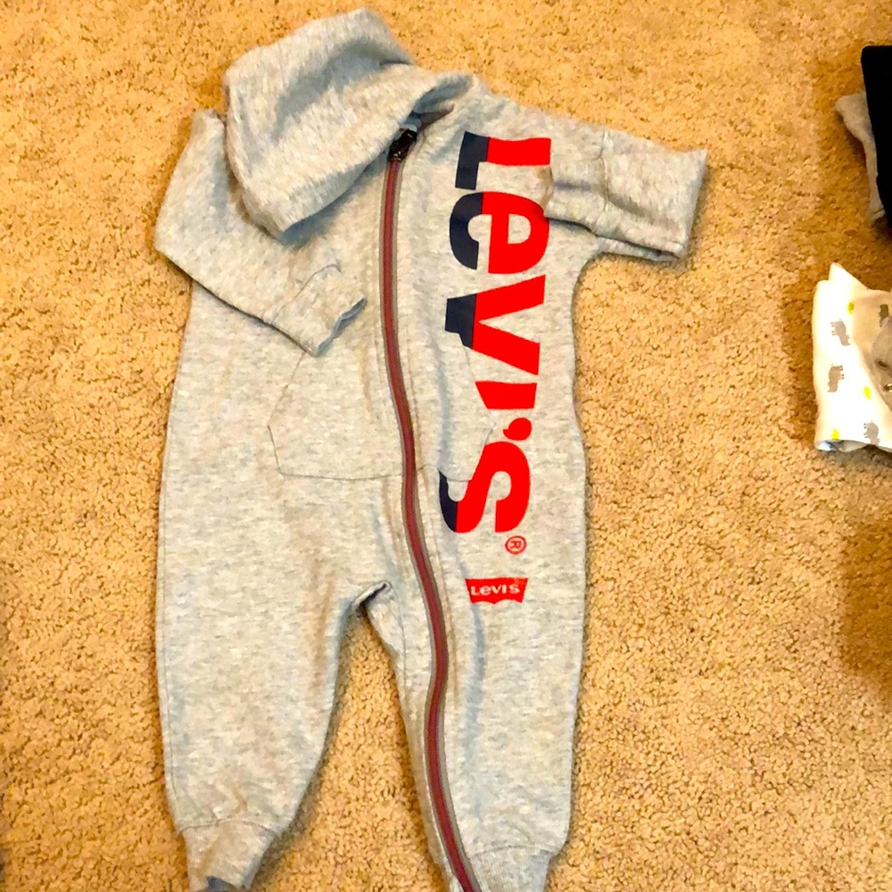Levi’s sweatsuit
